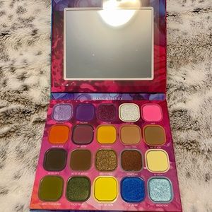 Hank & Henry Karla Eyeshadow Palette.